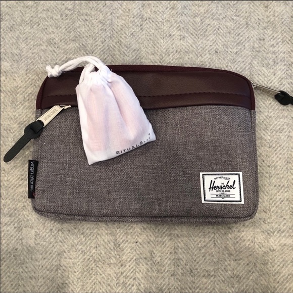 Herschel Supply Company Handbags - NWOT Herschel Supply Co Toiletry Bag